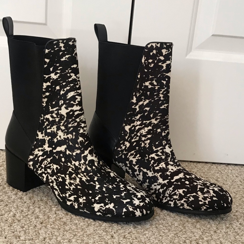 Adrianna Papell animal print booties, NWT